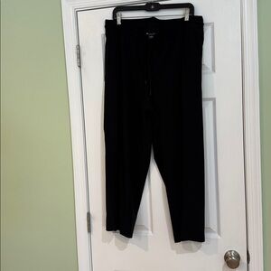 Athleta Black Capris
Wide leg size 16